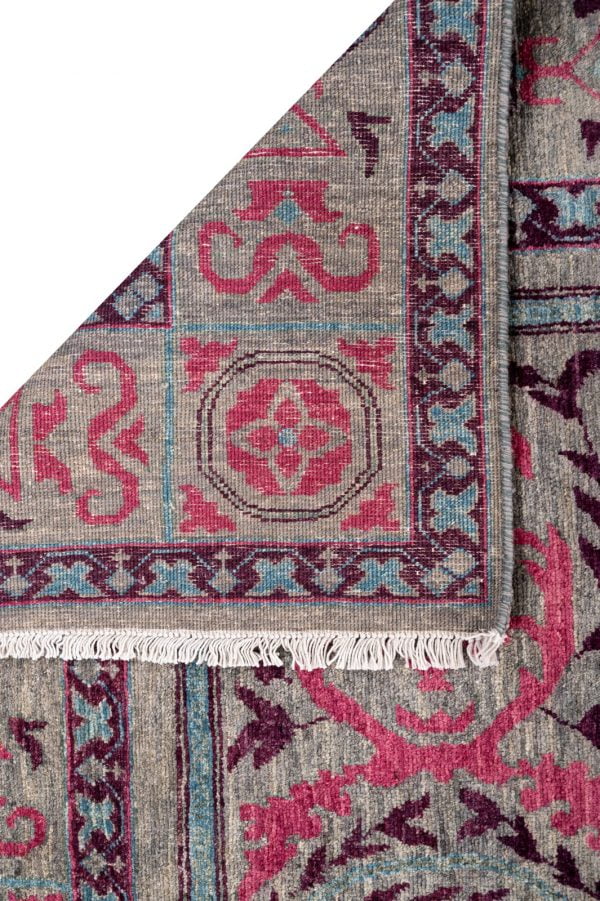 Chob Rang Khotan 299cm x 196cm / 9'9'' x 6'5'' - Image 9